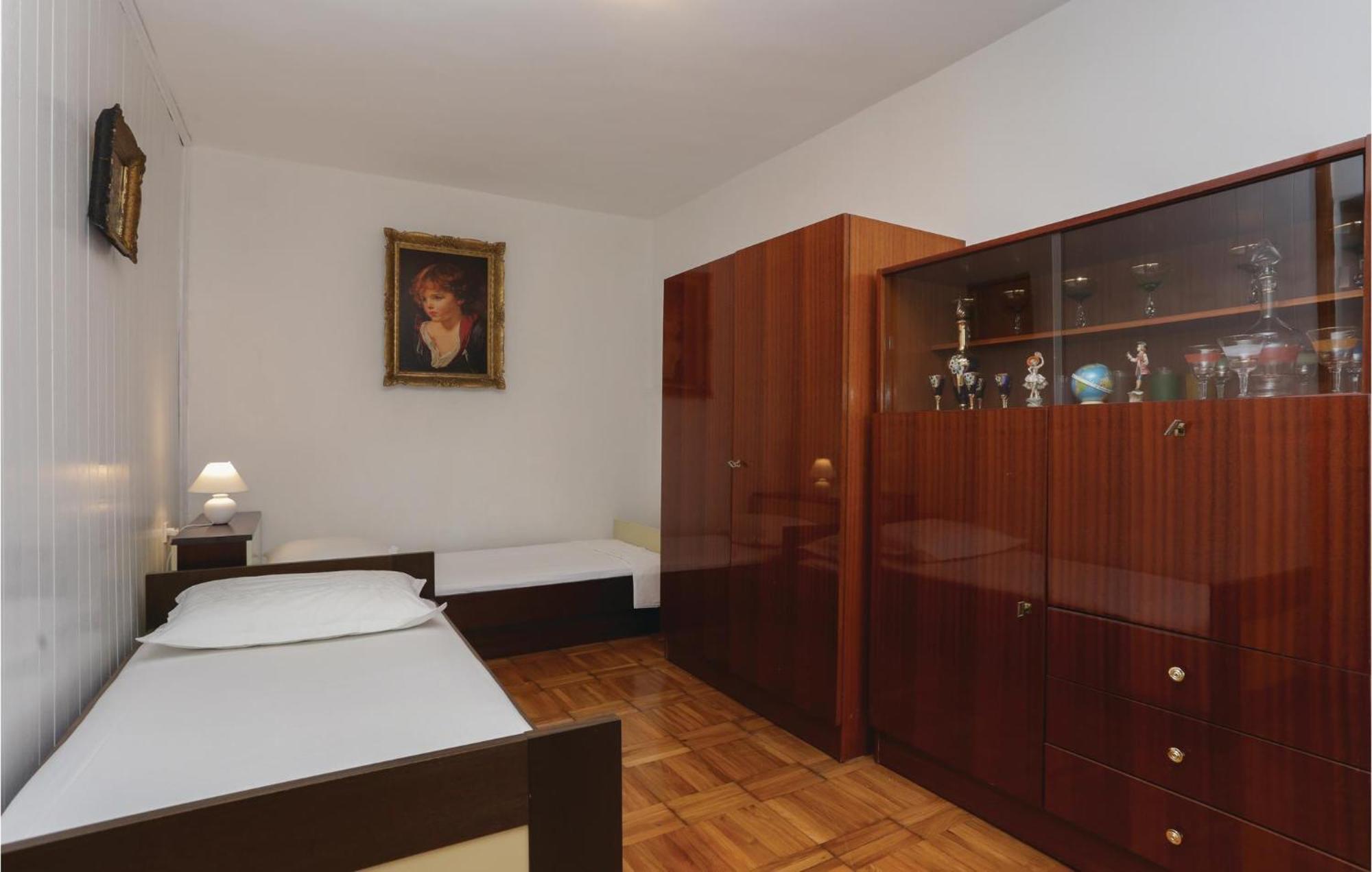 Kaštela 2 Bedroom Stunning Apartment In Kastel Kambelovac מראה חיצוני תמונה