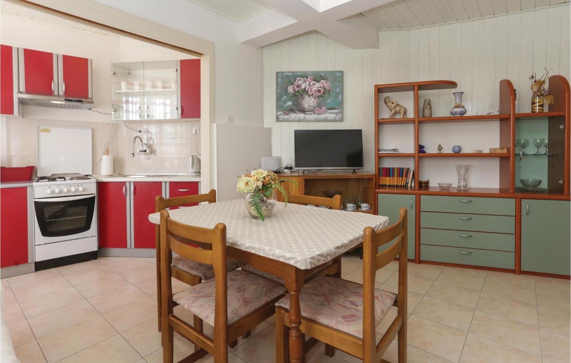 Kaštela 2 Bedroom Stunning Apartment In Kastel Kambelovac מראה חיצוני תמונה