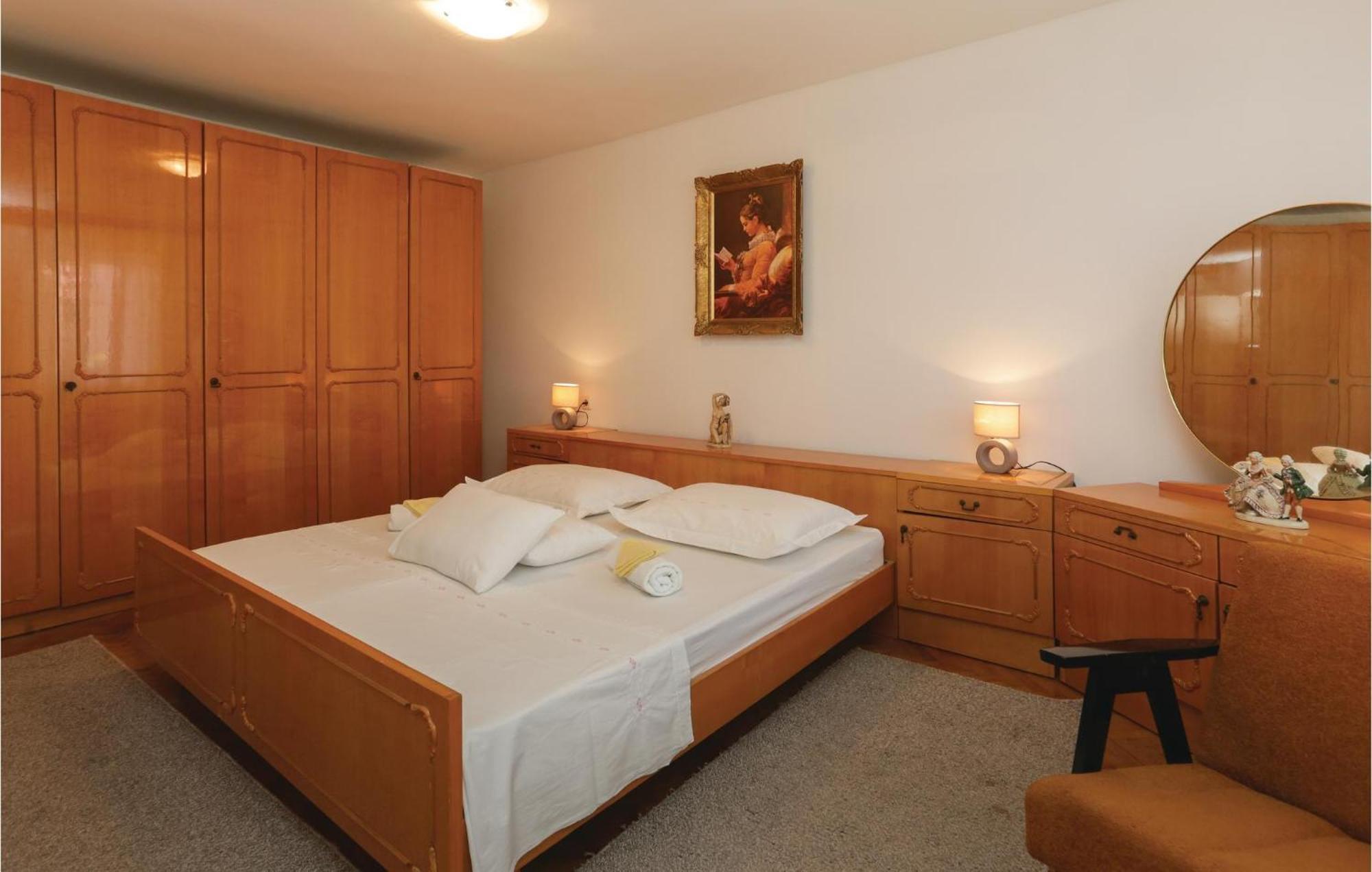 Kaštela 2 Bedroom Stunning Apartment In Kastel Kambelovac מראה חיצוני תמונה