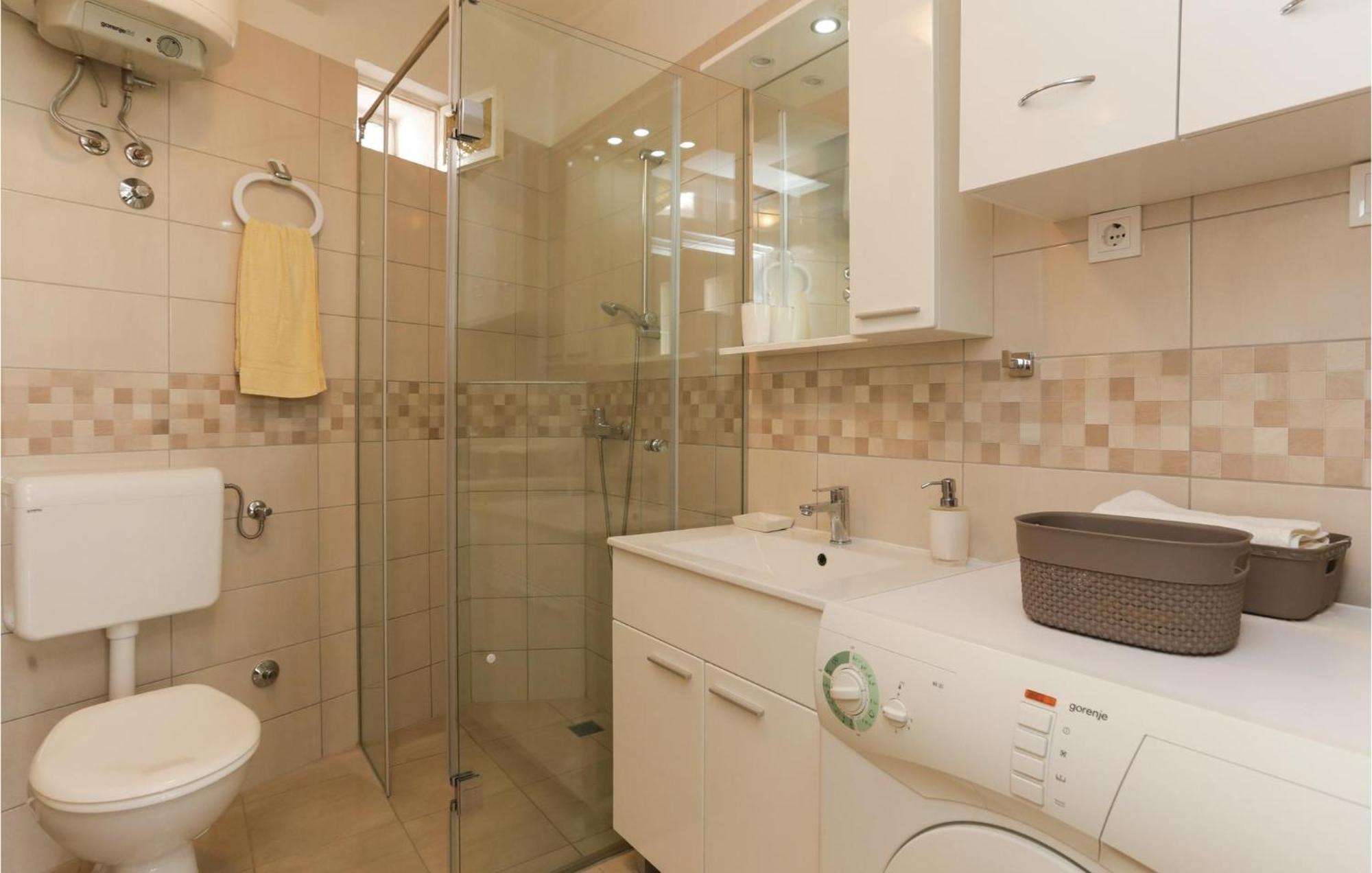 Kaštela 2 Bedroom Stunning Apartment In Kastel Kambelovac מראה חיצוני תמונה