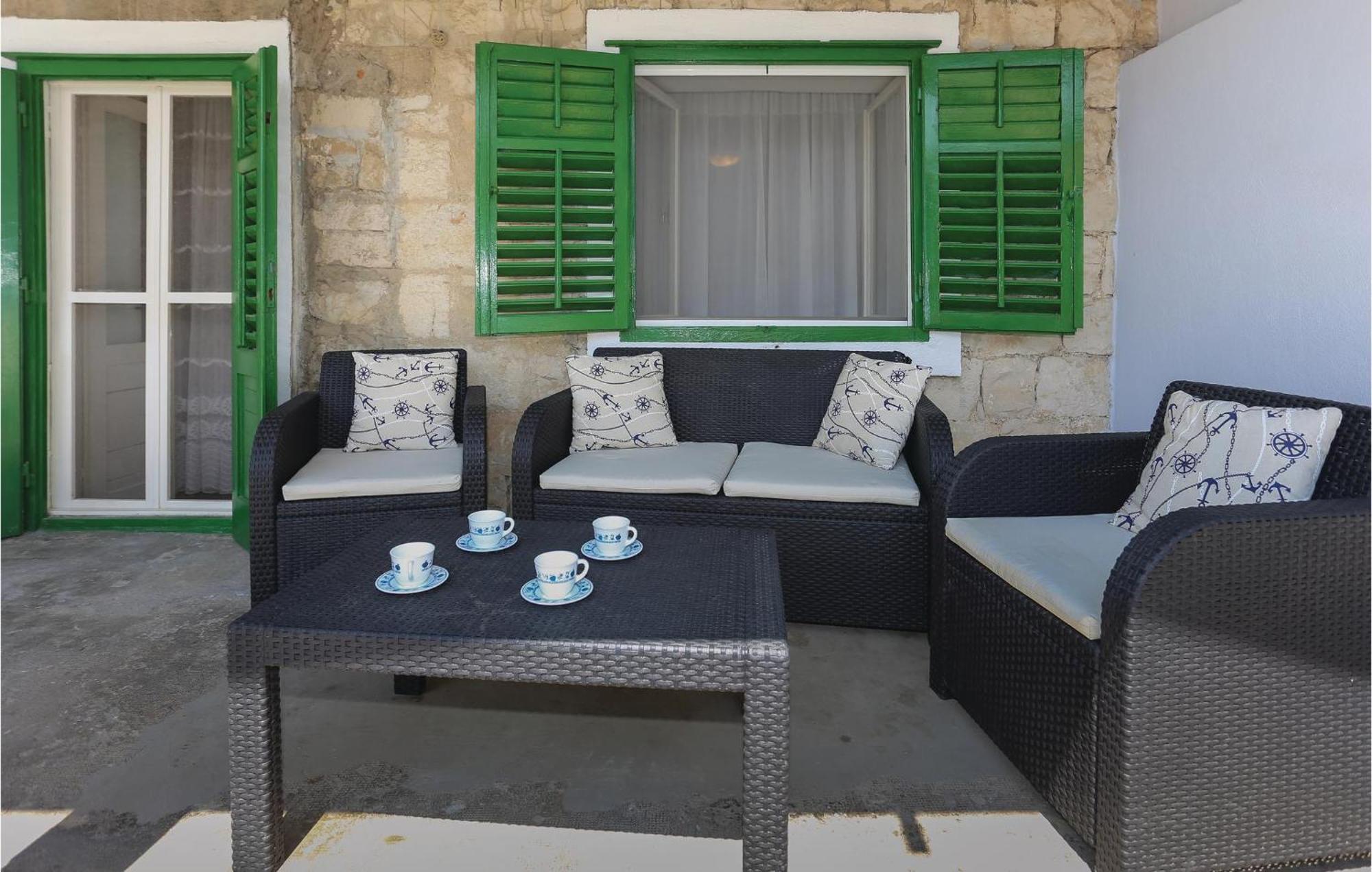 Kaštela 2 Bedroom Stunning Apartment In Kastel Kambelovac מראה חיצוני תמונה